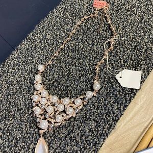 Pearl necklace! Beautiful piece !!